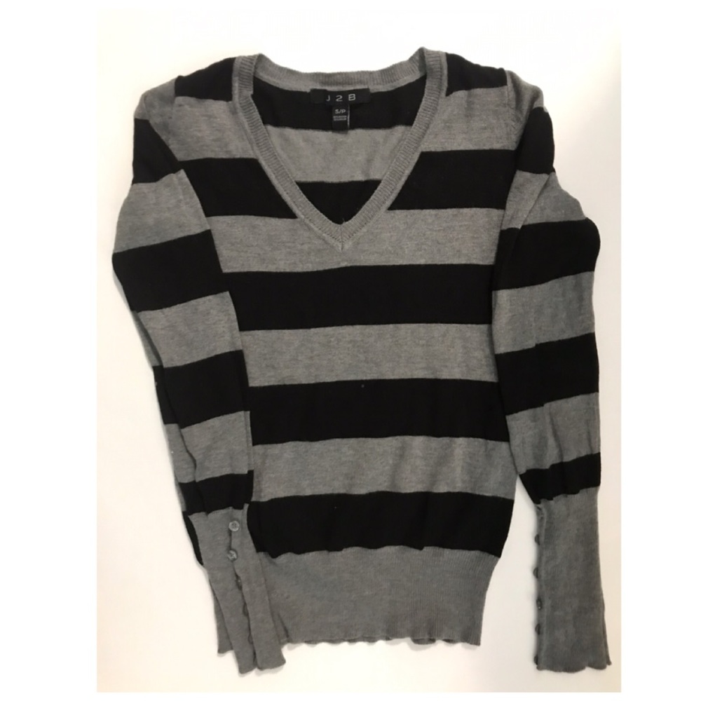 J2B small sweater